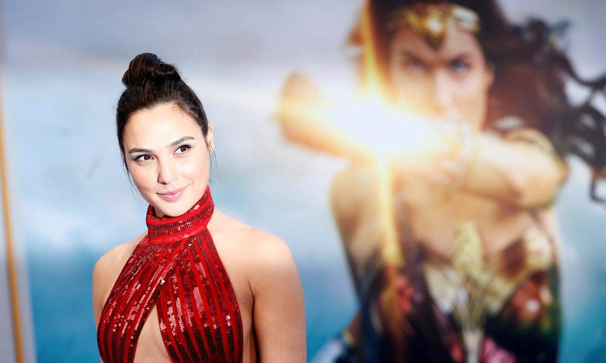 "Wonder Woman" Gal Gadot schaffte es mit einem Einkommen von 10 Millionen Dollar erstmals in die Top Ten der "Forbes"-Wertung. 2019 kommt das Sequel "Wonder Woman 1984", für das sie teilweise schon bezahlt wurde.