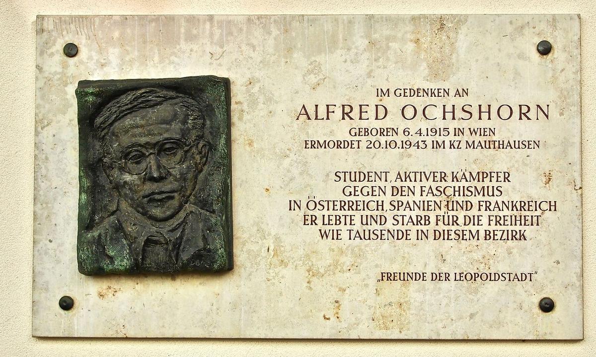 Gedenktafel am Karmelitermarkt.
