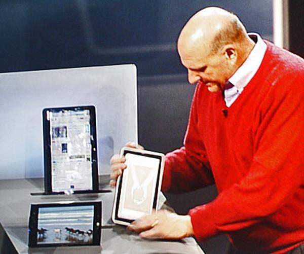 Den Startschuss gab es bereits am Tag vor der CES-Eröffnung, am 6. Jänner. Microsoft-Chef Steve Ballmer höchstpersönlich zeigte erste Tablets von Archos, Pegatron und HP (v.l.n.r.).