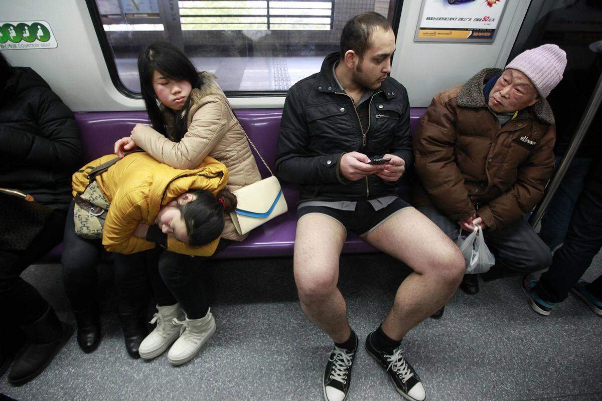 Sie solle nichts weiter erreichen, als die Mitmenschen zum Lachen oder Schmunzeln zu verführen. Im Bild: U-Bahn in Shanghai.