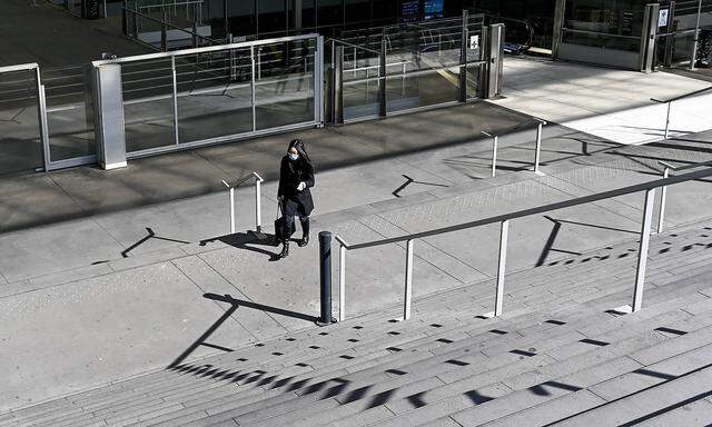 FRANCE -SOCIETY - LOCKDOWN Illustration of the streets of Paris during confinement. May 5, 2020 Montreuil Seine-Saint-De