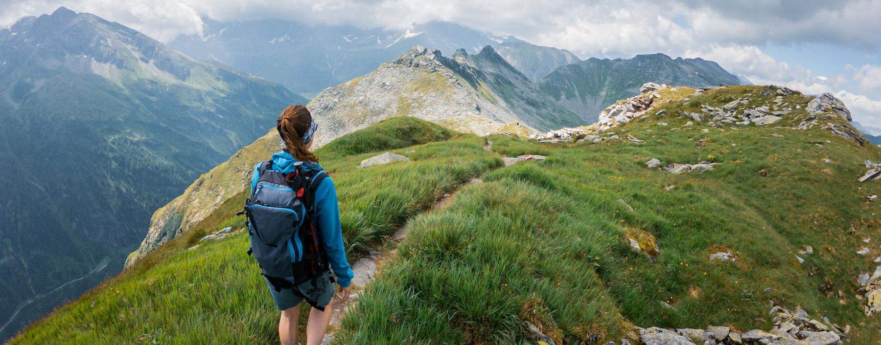 Der Urlaub in den Bergen boomt. Die Arbeit, die hinter der Erhaltung der Wanderwege steckt, kennt kaum jemand.