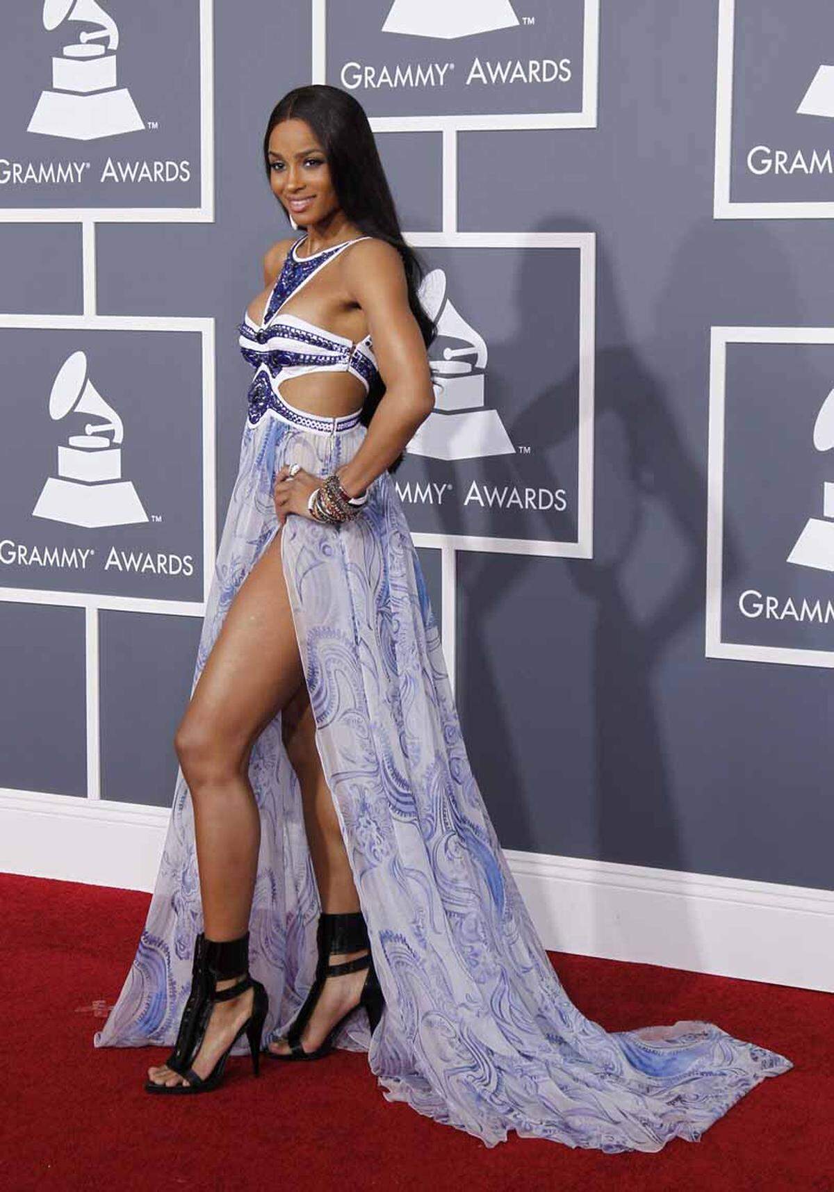 Ein Dresscode mit Richtlinien für das passende Outfit für die Grammy Awards wurde veröffentlicht, angeblich ist der Absender das TV-Netzwerk CBS.Sängerin Ciara  zeigte viel Bein.