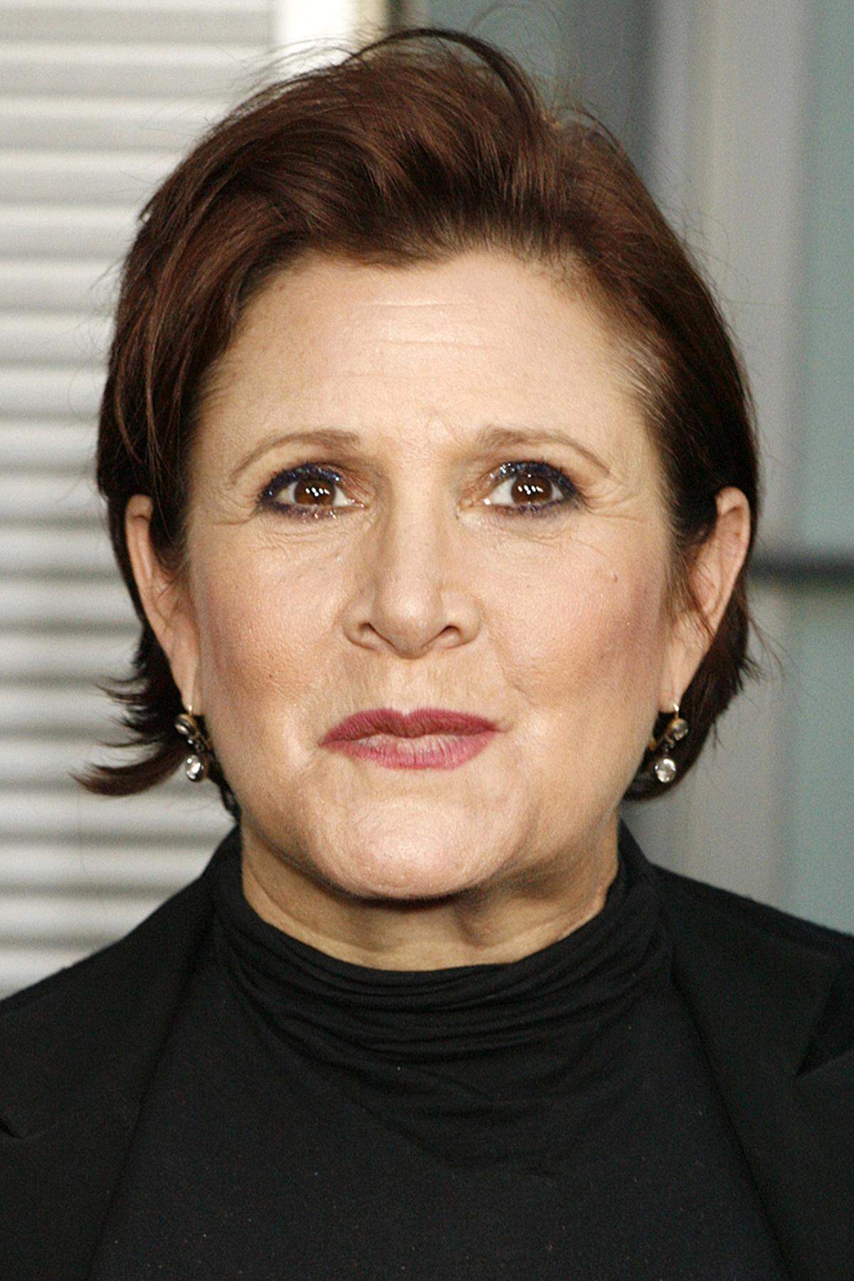 Auch für Carrie Fisher war ihre Rolle in "Star Wars" jene ihres Lebens. Als Prinzessin Leia eroberte sie Ende der 70er, Anfang der 80er die Herzen der Kinobesucher. Zwei weitere Filmhöhepunkte in Fishers Karriere waren Nebenrollen in "Blues Brothers" (1980) und "Harry und Sally" (1989). In jüngerer Vergangenheit fungierte die heute 55-Jährige als Sprecherin für die Zeichentrickserie "Family Guy" (ab 2005). 2008 erschien ihre Autobiographie "Wishful Drinking", in der sie über Drogen und ihre bipolare Störung schrieb.