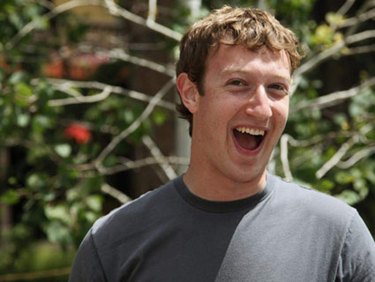 Mit dem Börsengang von Facebook wird diese Vision Zuckerberg innerhalb von acht Jahren von einem Außenseiter an der Elite-Uni Harvard zum Multi-Milliardär machen. Zuckerberg hält gut 28 Prozent an Facebook. Wird der Börsenwert wie erwartet bei 100 Mrd. Dollar (75,9 Euro) angesetzt, wäre der 27-Jährige auf einen Schlag ein Mann mit einem Vermögen von 28 Mrd. Dollar.