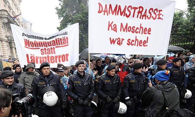 Demonstration gegen Islamzentrum Dammstraße.
