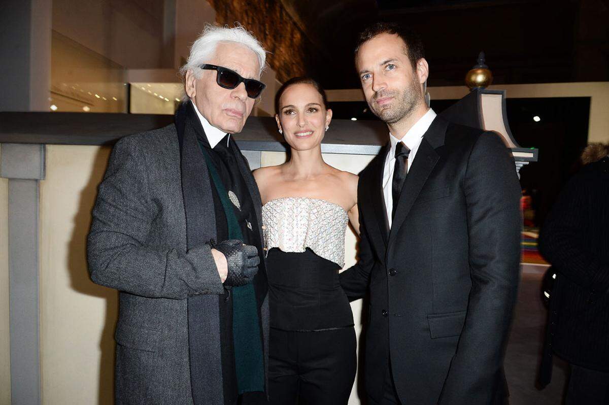 "Miss Dior"-Testimonial Natalie Portman war ebenso bei der Eröffnung anwesend wie Karl Lagerfeld. Chanel präsentierte erst im Pariser Palais de Tokyo eine Ausstellung über Chanel N°5.