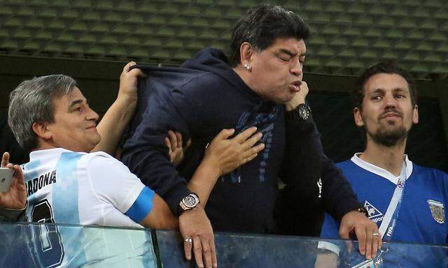 ST PETERSBURG RUSSIA – JUNE 26 2018 Argentinian football star Diego Maradona C during a First S