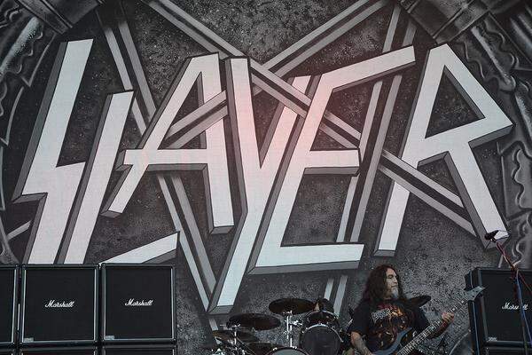 Deutlich stärker auf das Live-Erlebnis abgestimmt zeigten sich im Anschluss Slayer. Das vorwärts treibende Schlagzeug (mit Double-Bass, was sonst?) fuhr durch Mark und Bein.