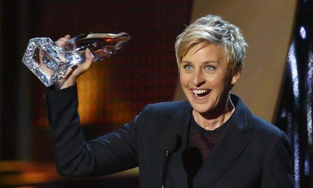 Ellen DeGeneres accepts the award for favorite daytime tv host for her show 'The Ellen DeGeneres Show' at the 2014 People's Choice Awards in Los Angeles