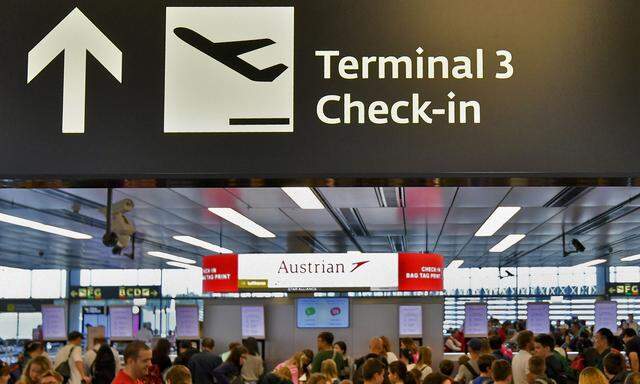 Es drohen Kampfmaßnahmen von Belegschaften mehrerer Airlines am Flughafen Wien.
