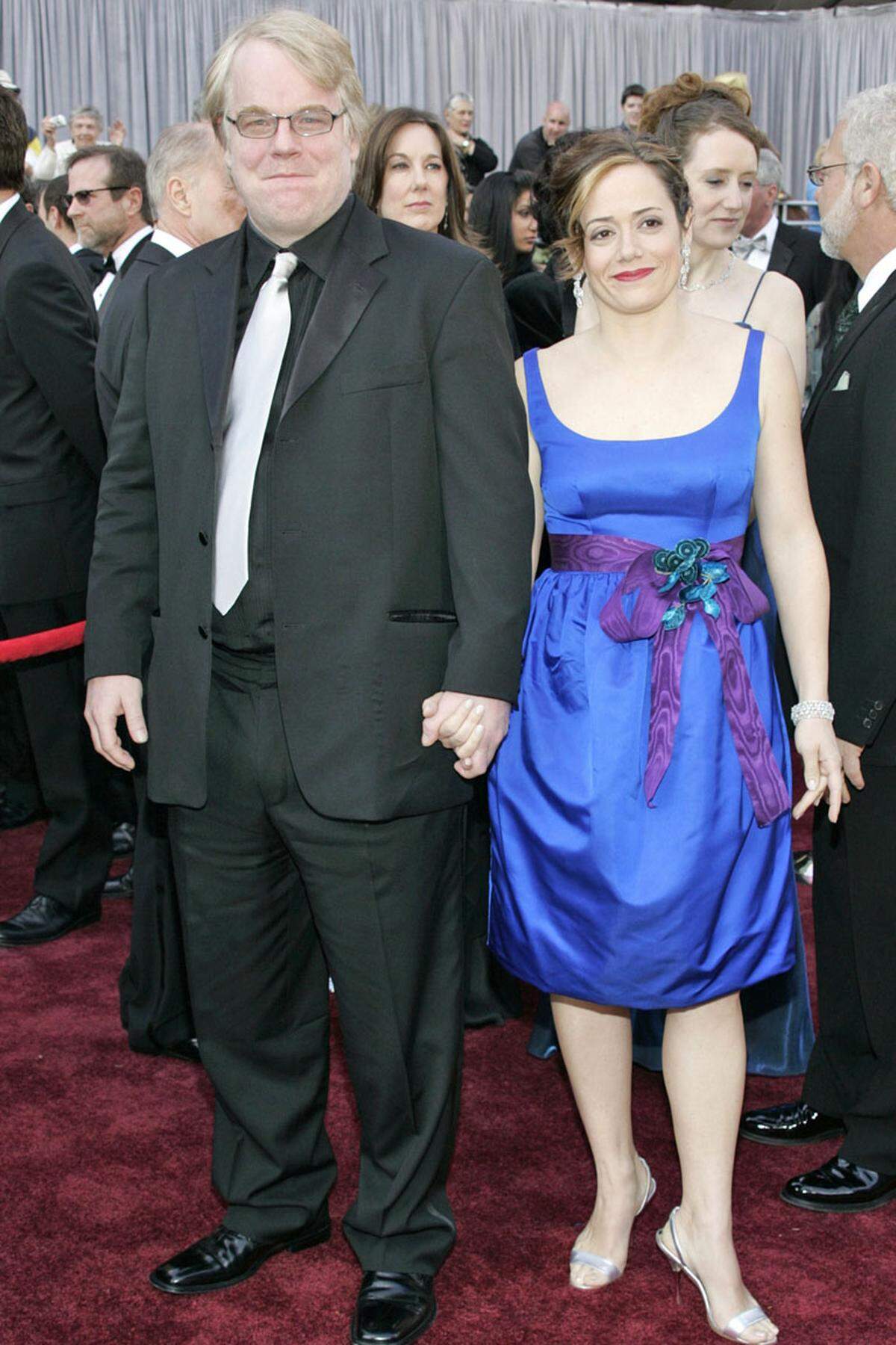 Privat lernte Hoffman 1999 bei der Regiearbeit an seinem Stück „In Arabia We’d All Be Kings“ die Kostümdesignerin Mimi O’Donnell kennen. Sie haben einen Sohn und zwei Töchter.