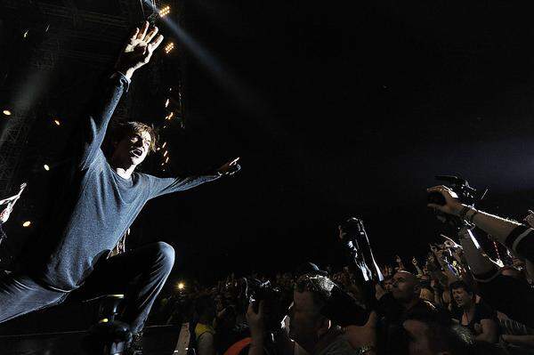 Die Toten Hosen waren das Highlight des zweiten Tages am Nova Rock Festival. "Lasst uns diesen Abend zelebrieren, als gäbe es kein Morgen", rief Sänger Campino ins Publikum. Dieses folgte der Anweisung willig.