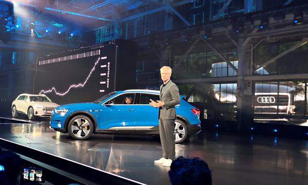Audi hat diese Woche in San Francisco seinen neuen Elektro-SUV präsentiert: Der deutsche Autobauer schickt den e-tron gegen Tesla ins Rennen – und das nur kurz, nachdem auch Mercedes seinen EQC der Öffentlichkeit vorgestellt.