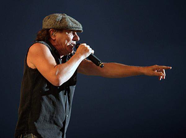 "Holy Shit!", entfuhr Sänger Brian Johnson zum Konzertbeginn.