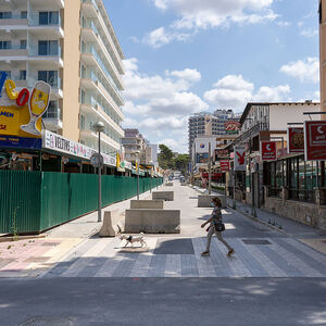 Nach dem Corona-Shutdown - Vor dem Neustart des Tourismus auf Mallorca Spanien Szenen aus Playa de Palma - Schinkenstraße