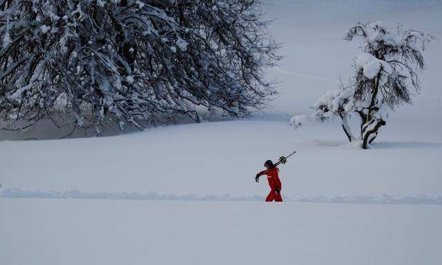 Die extremen Schneemengen führen auch zu tödlichen Unfällen. Allein sollte man laut Experten nicht unterwegs sein – beim Skifahren wie beim Schneeräumen.