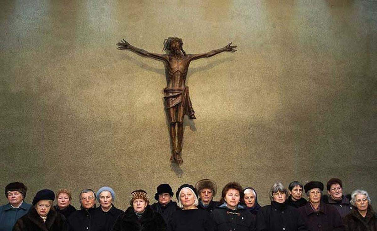 Nach der Liebe zu Tieren folgte 2003 das Thema Religion. Seidl erzählt darin ohne Kitsch und Bigotterie über die Liebe der Gläubigen zu Jesus, die ihm sexuelle Fantasien und Rachegelüste anvertrauen.