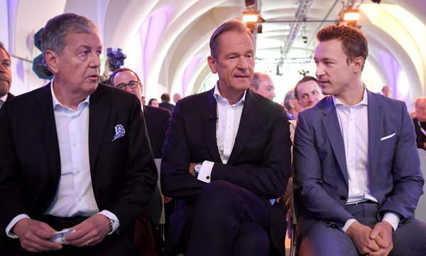 Gerhard Zeiler, Mathias Döpfner und Minister Gernot Blümel (ÖVP) vor der Eröffnung der Medienenquete. DER BUNDESREGIERUNG: ZEILER / D…PFNER / BL†MEL