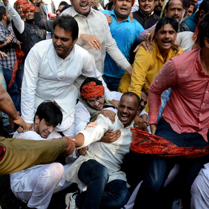 INDIA-ECONOMY-CURRENCY-PROTEST