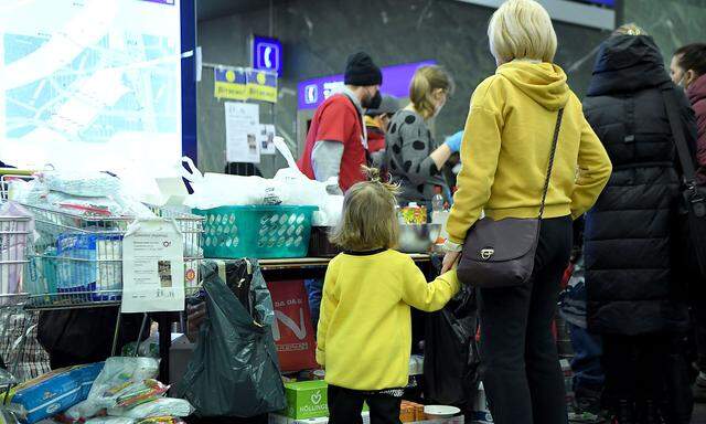 Ukrainische Flüchtlinge am Wiener Hauptbahnhof.