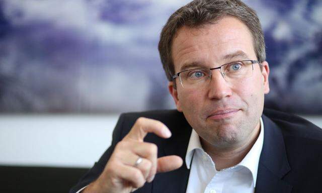 AMS-Chef Johannes Kopf spricht sich dafür aus, zwei SPÖ-Prestigeprojekte zu kürzen