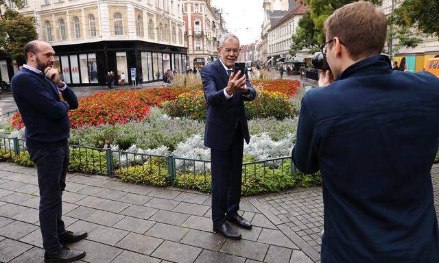 Ein Selfie mit der Grazer Herrengasse: Alexander Van der Bellen tourt durch Österreich und will noch eine Amtszeit als Bundespräsident im Bilde sein.