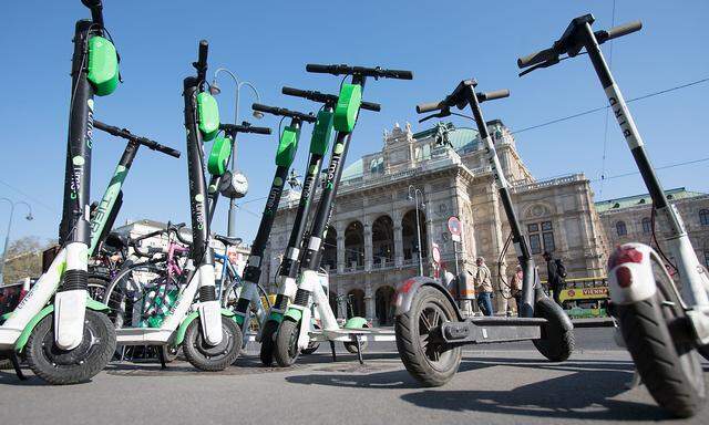 Davon war vor zehn Jahren noch keine Spur in Wien: E-Roller – die bei manchen auch für Unmut sorgen. Vor allem, wenn sie in der Gegend herumstehen.
