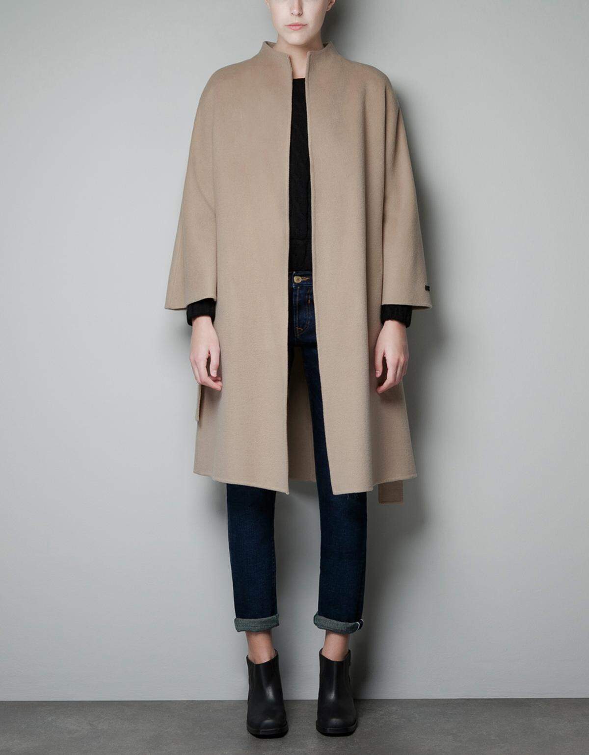 Zart und akkurat ist auch dieser Mantel von Zara.