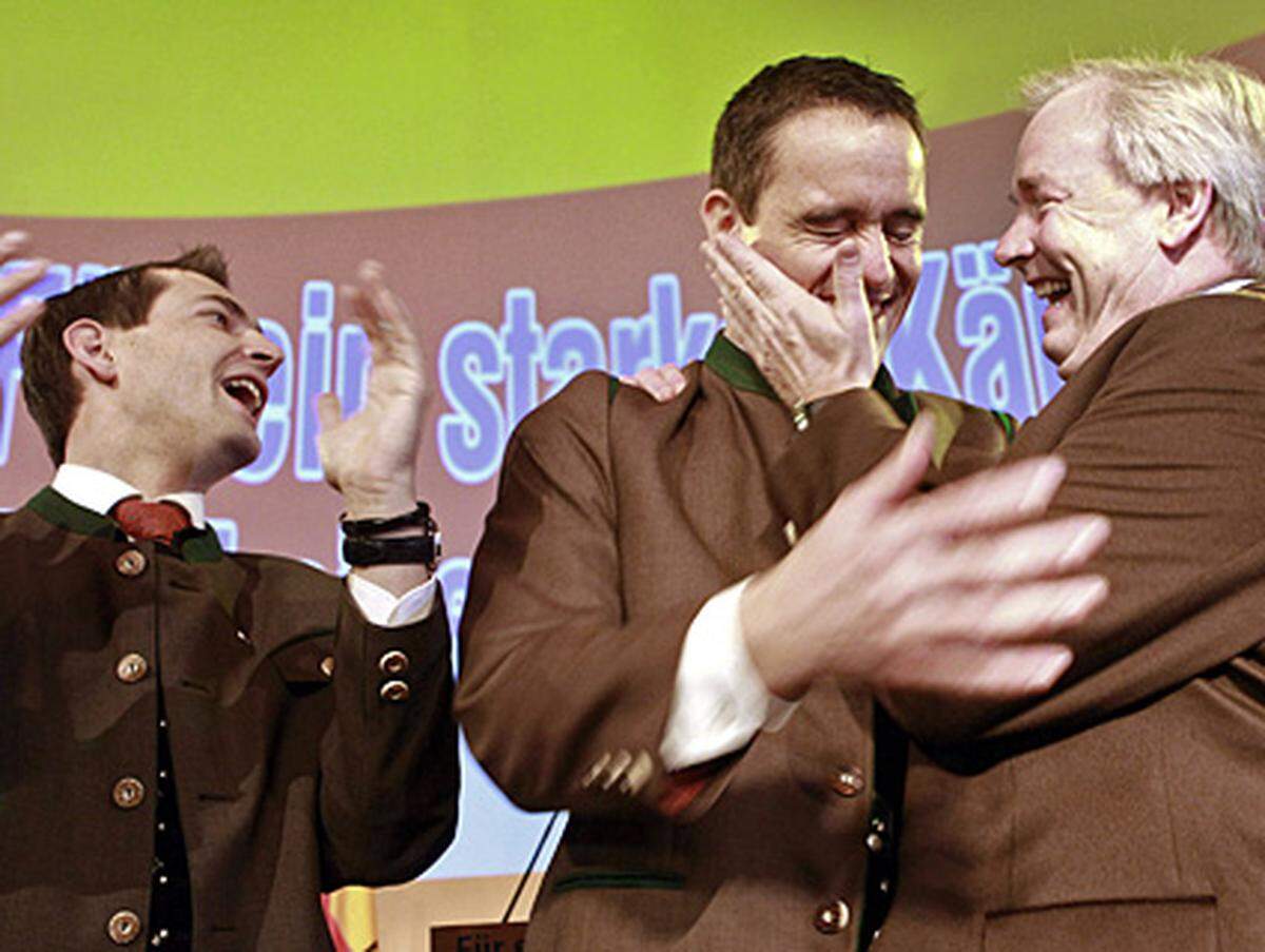 Jänner 2010: Mit 90,5 Prozent der Stimmen wurde Uwe Scheuch beim FPK-Parteitag als Parteiobmann wiedergewählt. 311 der insgesamt 345 Delegierten stimmten für Scheuch. Wirklich ins Rampenlicht der Öffentlichkeit hievte sich Uwe Scheuch, als er im Dezember überraschend die Wiedervereinigung des Kärntner BZÖ mit der Bundes-FPÖ unter Heinz-Christian Strache verkündete.