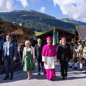 Beim Forum Alpbach bleibt die Kirche natürlich im Dorf. Mit vielen anderen Traditionen wird aber gebrochen. 