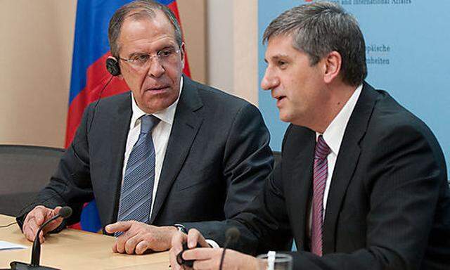 Der russische Außenminister Sergej Lawrow hat bei einem Besuch in Wien vor einem Regimewechsel in Syrien gewarnt.