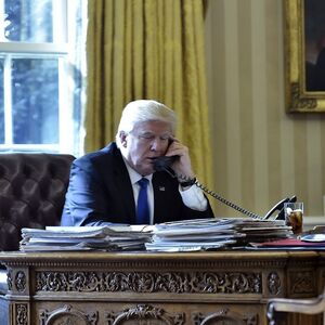 Trump mit Putin am Telefon.