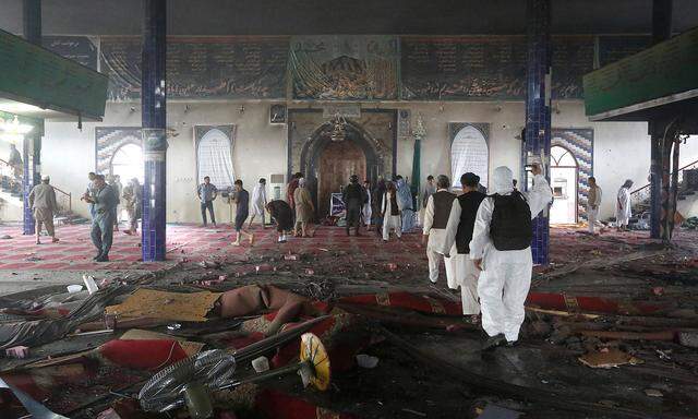 Ein Selbstmordattentat sorgte SEin Selbstmordattentat sorgte in einer schiitschen Moschee in Kabul für eine Spur der Verwüstung.
