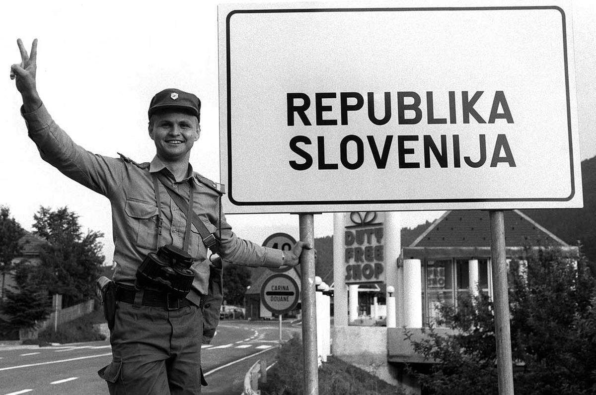 Slowenien und Kroatien erklären ihre Unabhängigkeit von Jugoslawien.