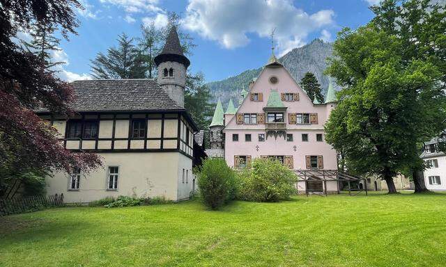 Schloss Leopoldstein enthält 1370 m<sup>2</sup> renovierungsbedürftiger Wohnfläche.