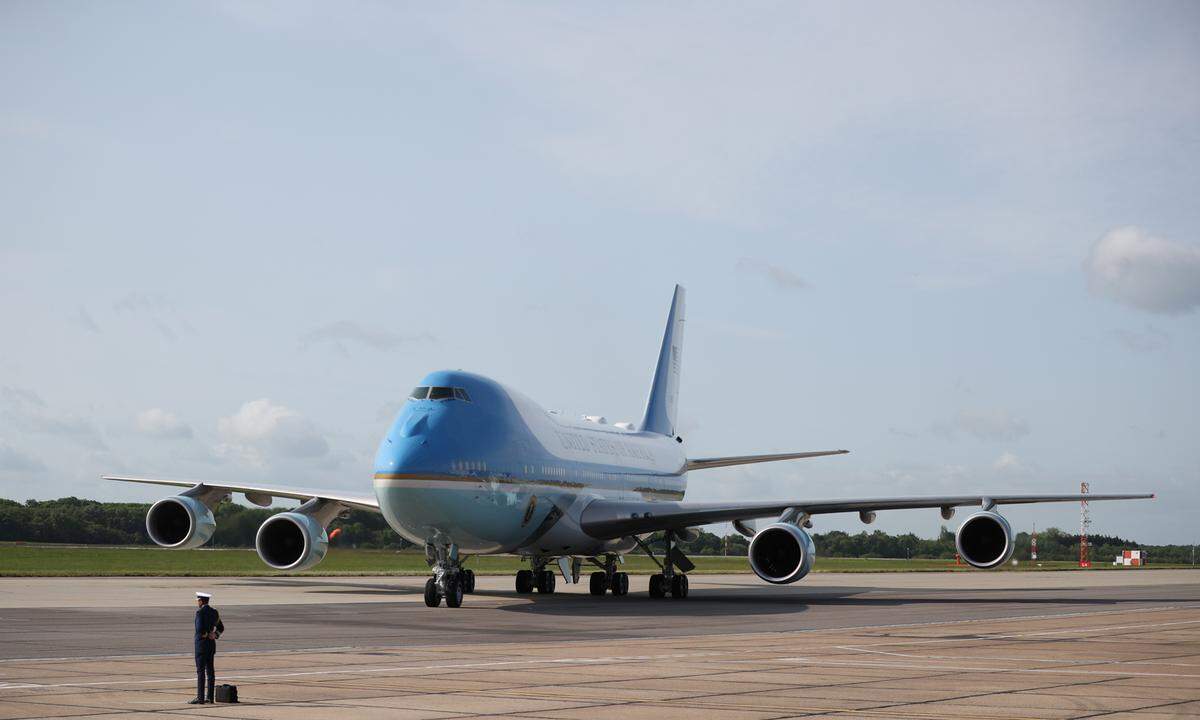 Die Air Force One stand auf der Andrews Air Force Base in Maryland für den US-Präsidenten und seinen Tross bereit.