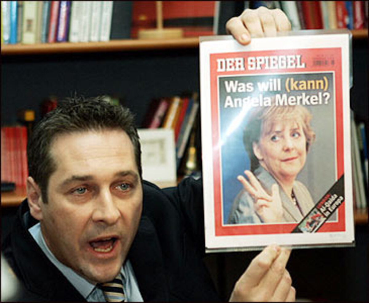 Bezüglich seines vermeintlichen "Kühnen-Gruß"-Fotos präsentierte Strache ein "Spiegel"-Cover, auf dem die deutsche Bundeskanzlerin Angela Merkel - von Strache Andrea genannt - Merkel mit der selben Fingerhaltung zu sehen ist.