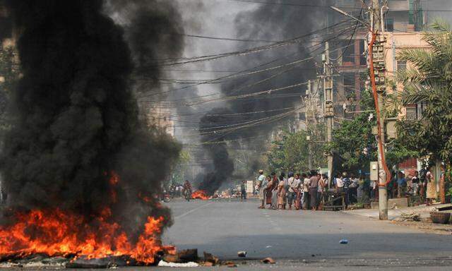 In Burma ist es beim gewaltsamen Vorgehen des Militärregimes gegen die Straßenproteste zur bisher blutigsten Eskalation seit dem Putsch vor knapp zwei Monaten gekommen. 