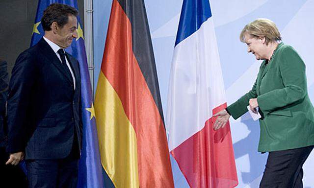 Frankreichs Präsident Sarkozy und die deutsche Kanzlerin Merkel nach dem Treffen.