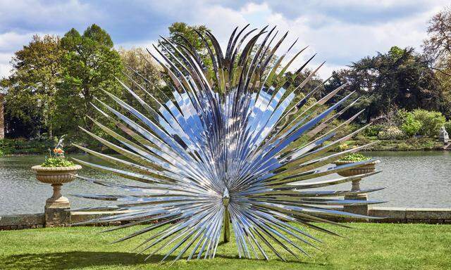 „Singularity (Sabal)“ von Marc Quinn ist derzeit in den Londoner Kew Gardens zu sehen und kann über Christie’s online gekauft werden. 