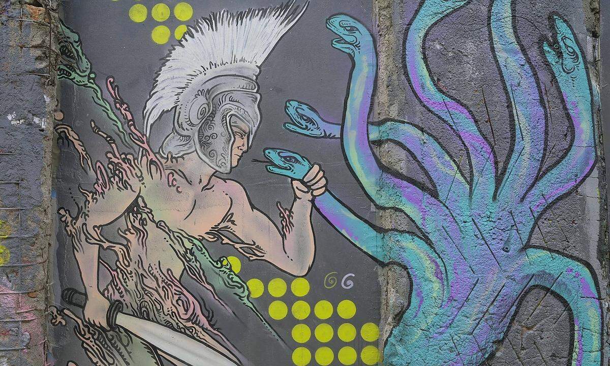 Herkules und Medusa: Ein Graffiti in Athen.