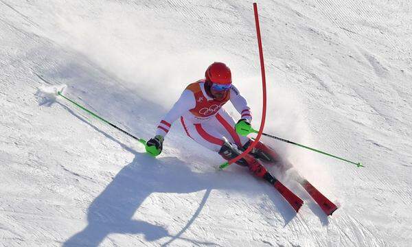 Im ebenfalls verkürzten Slalom hatte Hirscher dann anders als die meisten anderen mit starkem Wind und schlechter Bodensicht zu kämpfen.