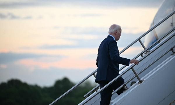 US-Präsident Joe Biden am 3. Juni am Flughafen White Plains im US-Bundesstaat New York nach einem Wahlkampfauftritt in Greenwich, Connecticut.