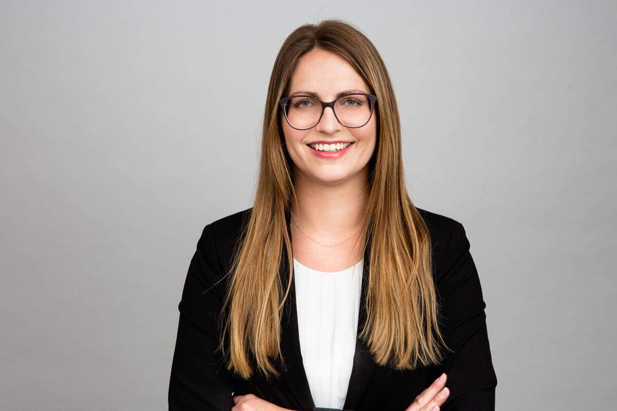 Die Hotelexpertin Katharina Preiss ist seit 1. Mai Senior Vice President Germany des Hotelberatungsunternehmens mrp Hotels. Zuvor war Preiss mehrere Jahre bei Accor Invest tätig, zuletzt als Portfolio Manager. Die weiteren Karrierestationen von Preiss sind: CBRE UK, Hamilton Hotel Partners UK sowie Kempinski China. ( 3. 5. 2022) www.mrp-hotels.com  