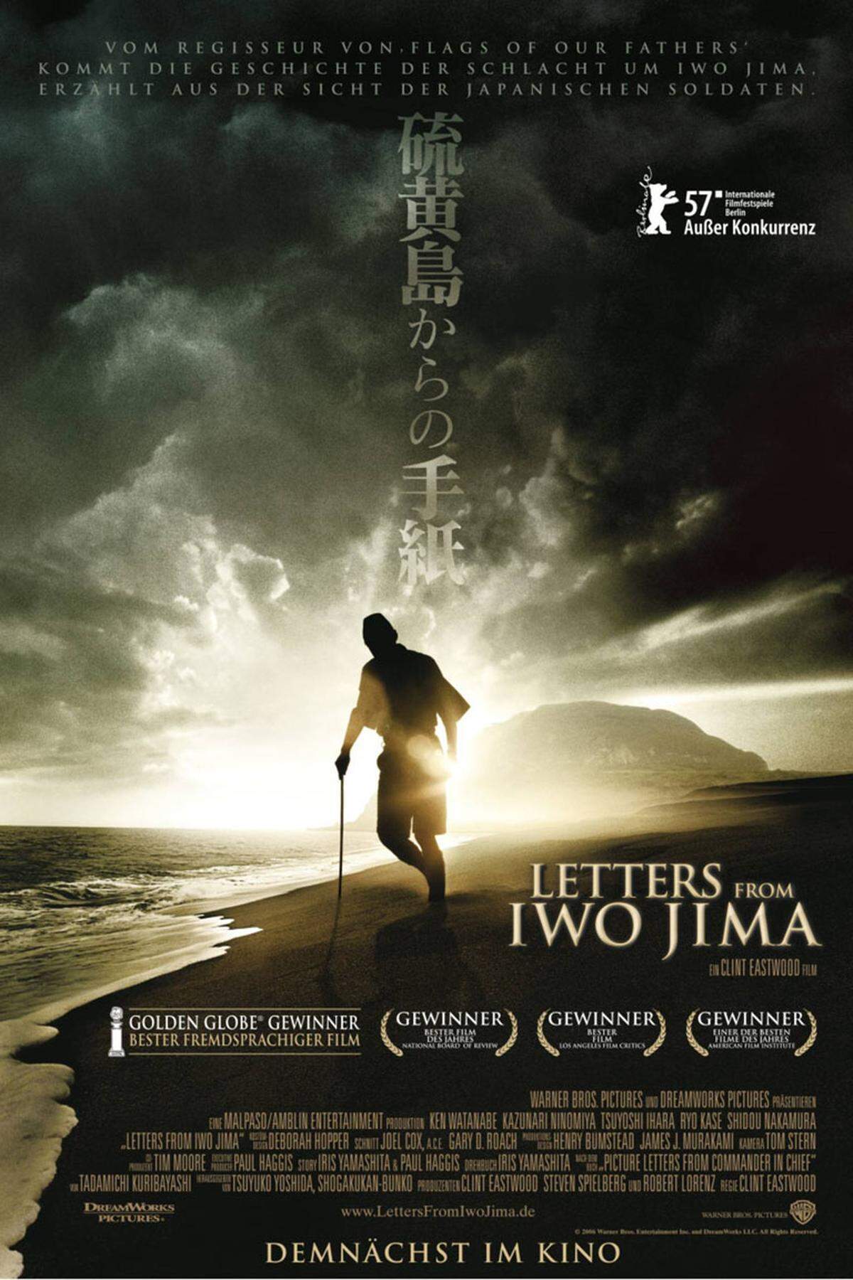 In "Letters of Iwo Jima" zeigte Eastwood hingegen die japanische Seite - mit japanischen Schauspielern, in japanischer Sprache. Die Soldaten auf der Insel hatten den Befehl erhalten, sich nicht gefangennehmen zu lassen, sondern Selbstmord zu begehen.