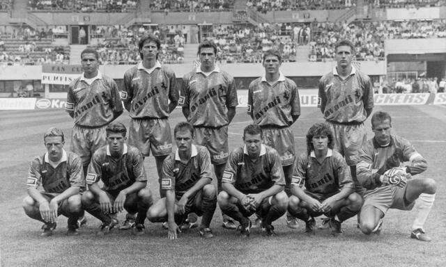 Rapids Cup-Helden von 1995. Hätten Sie sie noch erkannt? Hinten, von links: Guggi, Schöttel, Hatz, Kühbauer, Barišić. Vorn, von links: Marasek, Pürk, Śliwowski, Mandreko, Heraf, Konsel.
