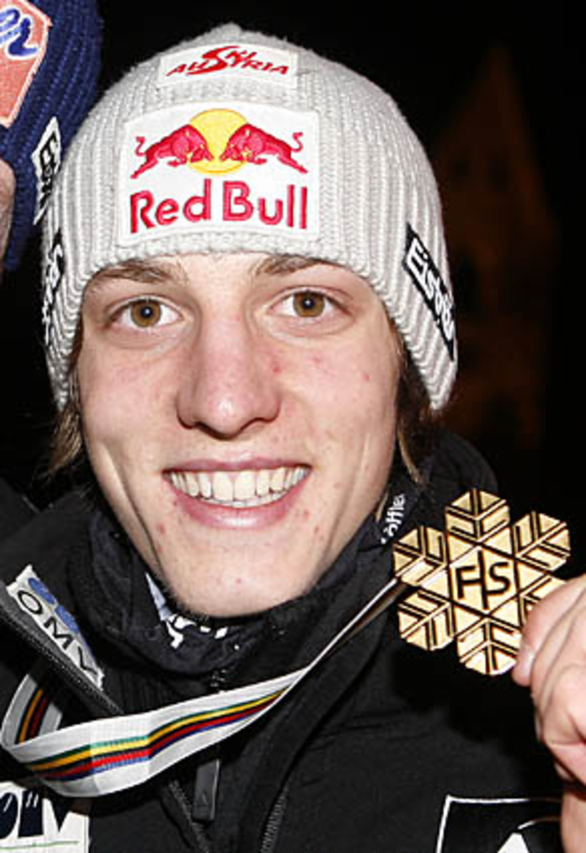2008 nahm Gregor Schlierenzauer an seinem zweiten sportlichen Großereignis teil. Und auch die Skiflug-WM in Oberstdorf verließ er nicht ohne Gold: Im Einzel ...