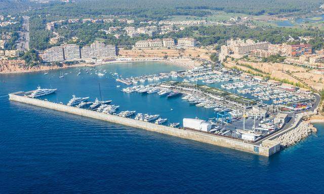 Spain Mallorca Palma de Mallorca Aerial view Marina Port Adriano PUBLICATIONxINxGERxSUIxAUTxHUN