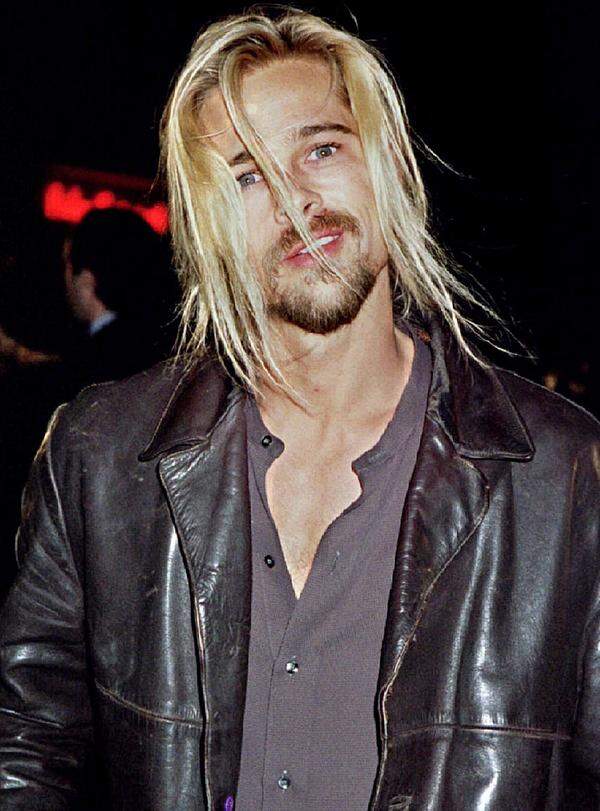Damals liebte er noch Gwyneth Paltrow, hatte schulterlange blondierte Haare und war in "Sieben" und "12 Monkeys" zu sehen: Brad Pitt.